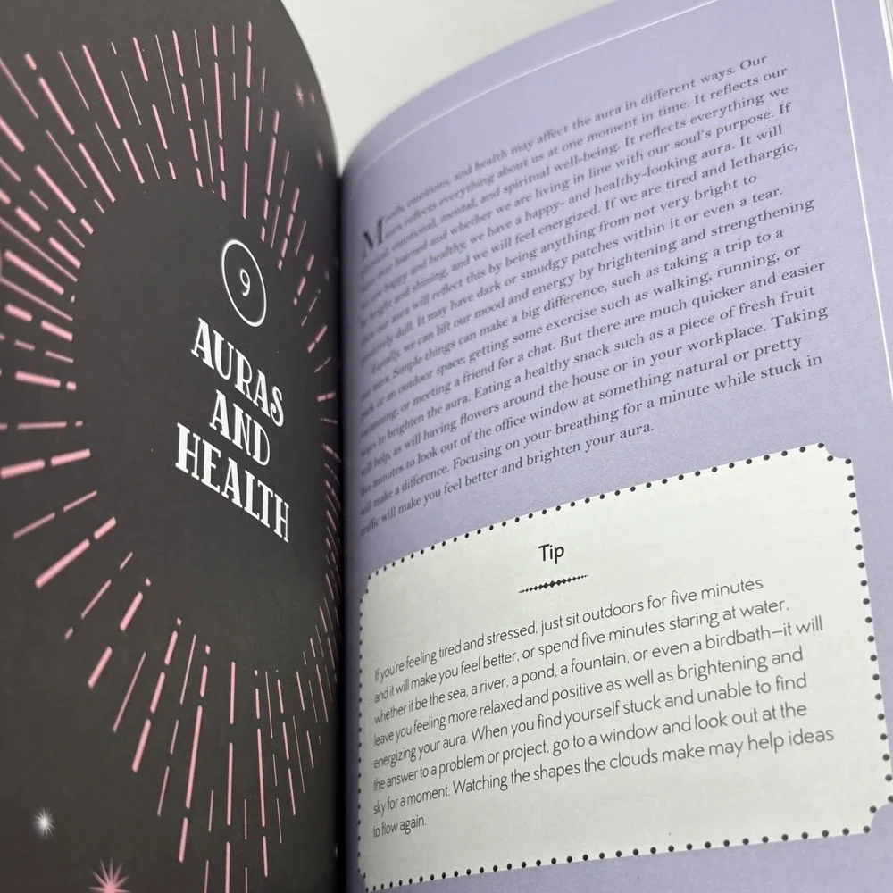 In Focus Auras‎ Your Personal Guide Book with Inch Wall Chart Joylina Goodings